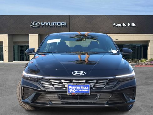 New 2025 Hyundai Elantra SEL image 2