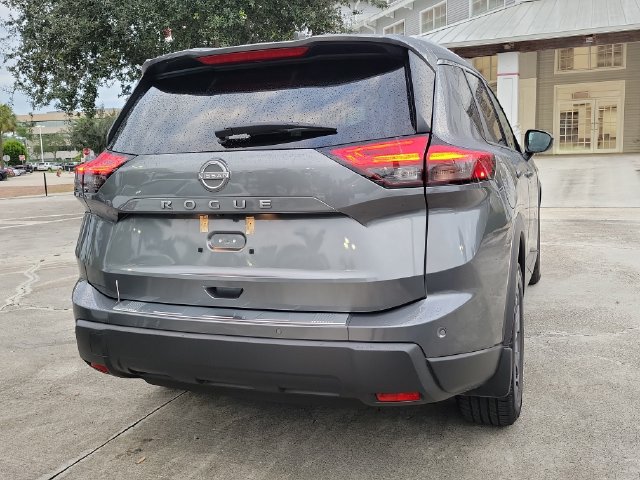 Used 2025 Nissan Rogue SV w/ SV Premium Package FWD image 4