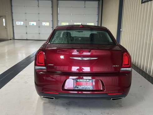 Used 2019 Chrysler 300 Touring w/ Sport Appearance Package AWD/4WD image 8