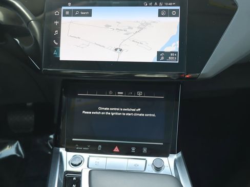 Used 2024 Audi Q8 e-tron Premium Plus w/ Premium Plus Package image 11