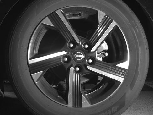 Used 2025 Nissan Sentra SV image 14