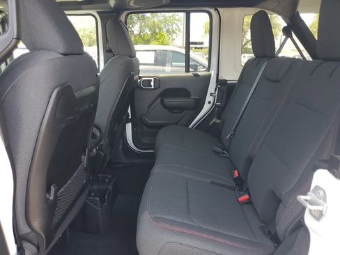 Used 2025 Jeep Wrangler Unlimited Rubicon AWD/4WD image 14