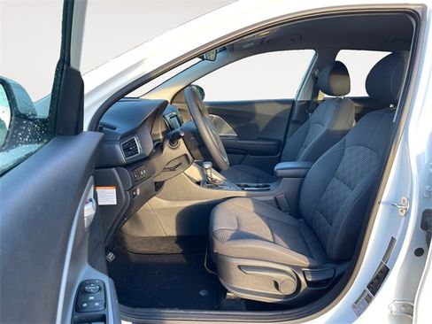 Used 2019 Kia Niro LX image 9