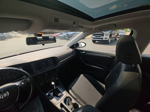 Used 2019 Volkswagen Jetta SE FWD image 26