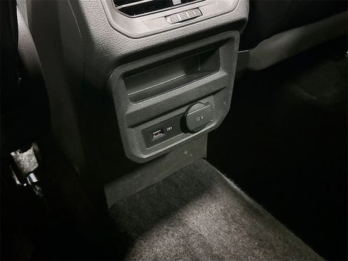 Used 2019 Volkswagen Tiguan SE w/ Panoramic Sunroof Package image 30
