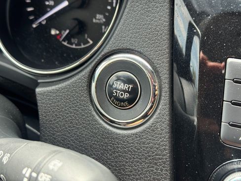 Used 2018 Nissan Rogue SL w/ Premium Package FWD image 24