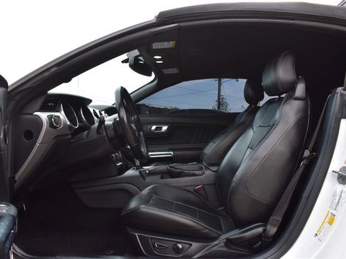 Used 2020 Ford Mustang Premium RWD image 13