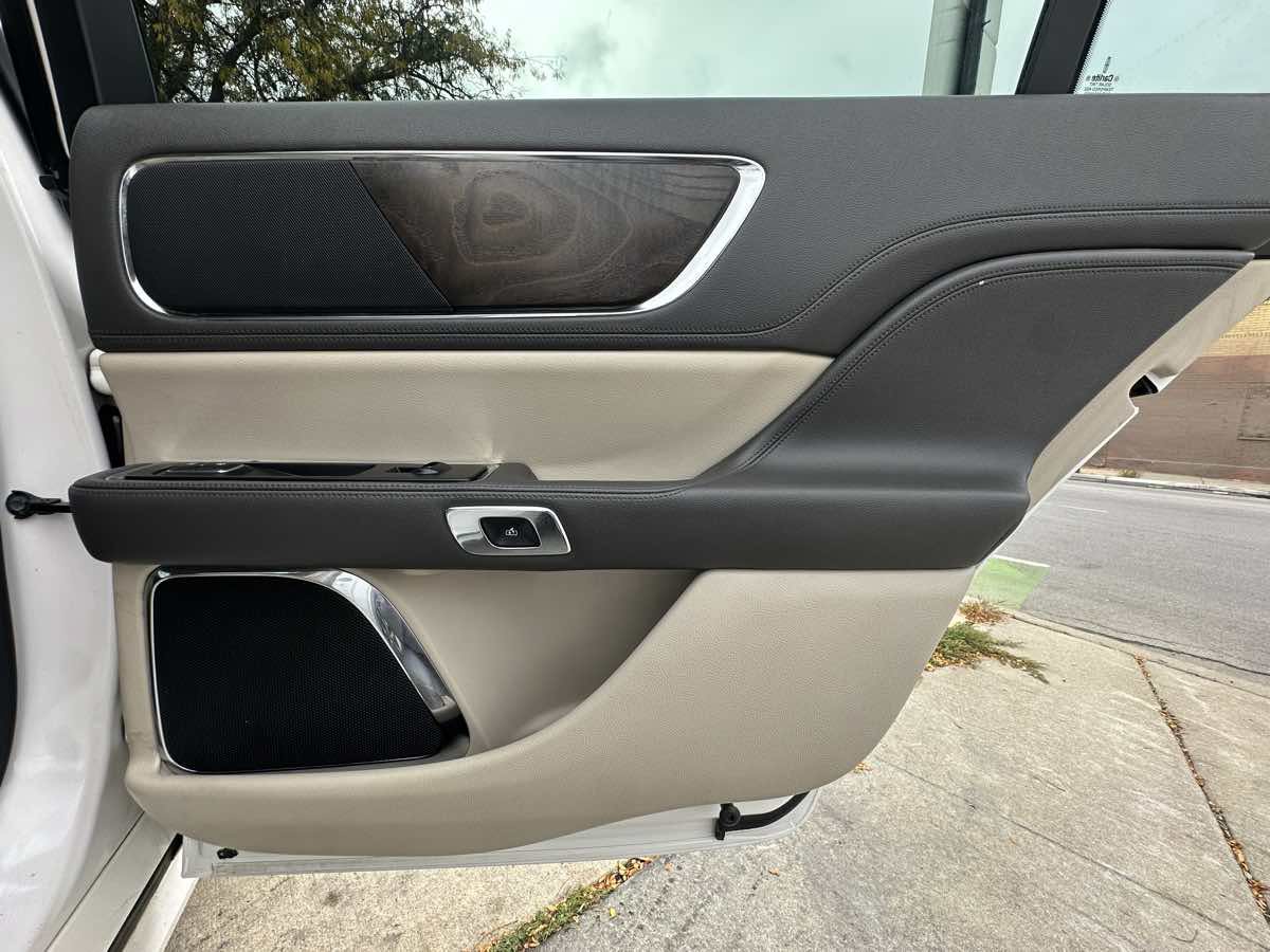 Used 2017 Lincoln Continental Select FWD image 34