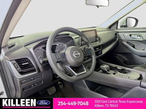 Used 2024 Nissan Rogue SV FWD image 11
