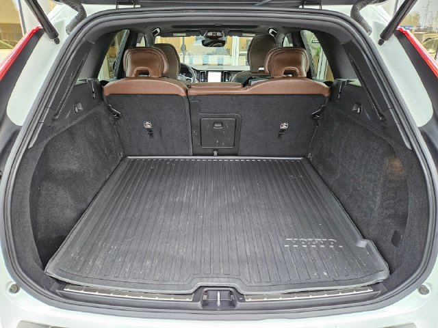 Certified 2023 Volvo XC60 B5 Plus w/ Climate Package AWD/4WD image 11