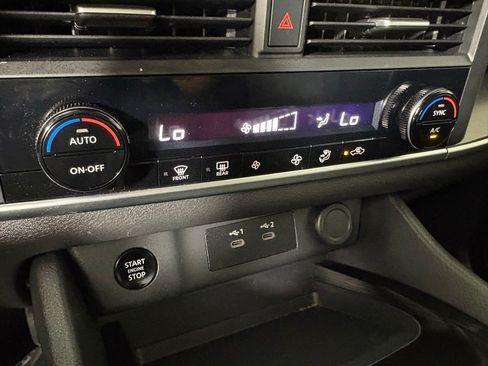 Used 2024 Nissan Rogue SV FWD image 27