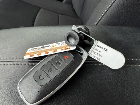 Used 2024 Nissan Sentra SV FWD image 3