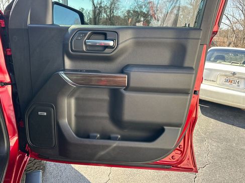 Used 2022 Chevrolet Silverado 1500 RST image 15