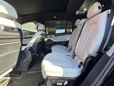 Used 2023 BMW X7 xDrive40i w/ M Sport Package image 15