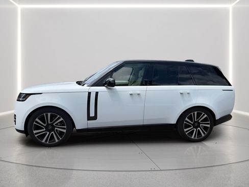 Used 2023 Land Rover Range Rover SE AWD/4WD image 2