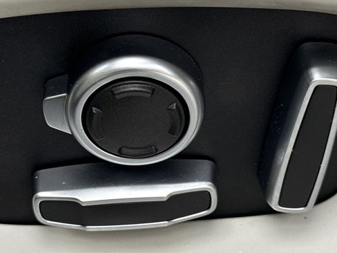 Used 2016 Land Rover Range Rover HSE image 51