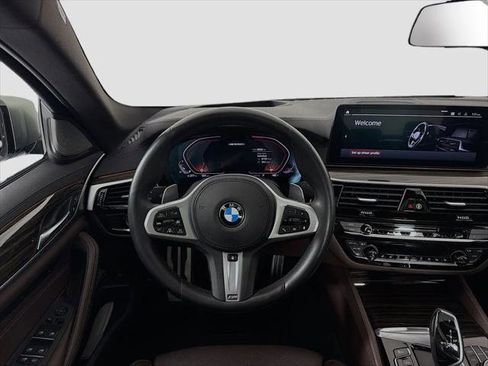 Used 2021 BMW M550i xDrive w/ Dynamic Handling Package AWD/4WD image 27
