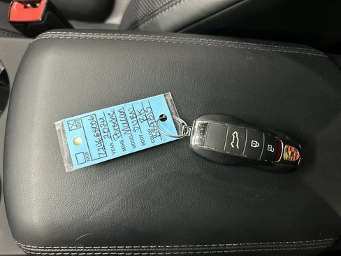 Certified 2024 Porsche Macan S AWD/4WD image 12