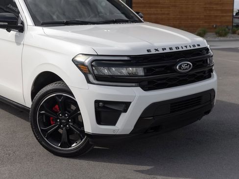 Used 2023 Ford Expedition Limited image 7