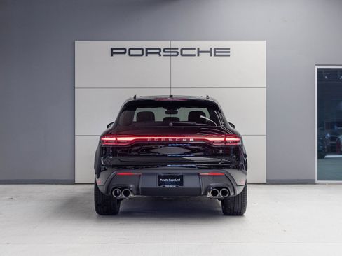 Certified 2026 Porsche Macan AWD/4WD image 6