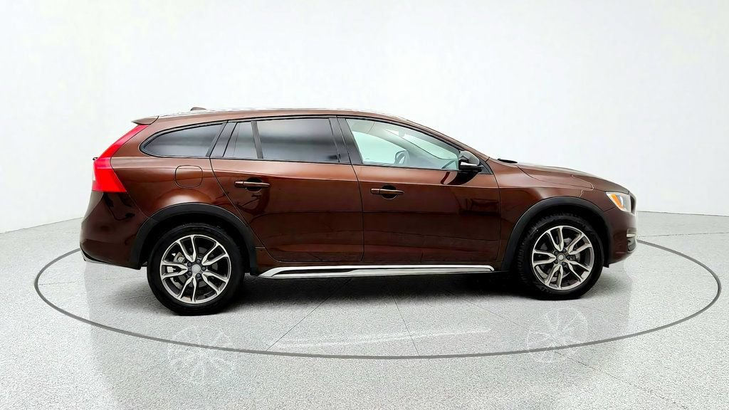 Used 2018 Volvo V60 T5 Cross Country w/ Convenience Package AWD/4WD image 4