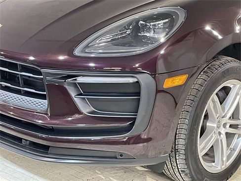 Certified 2025 Porsche Macan image 4
