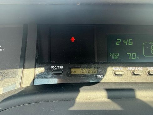 Used 2001 Toyota Avalon XLS FWD image 10