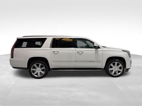 Used 2017 Cadillac Escalade ESV Luxury image 5