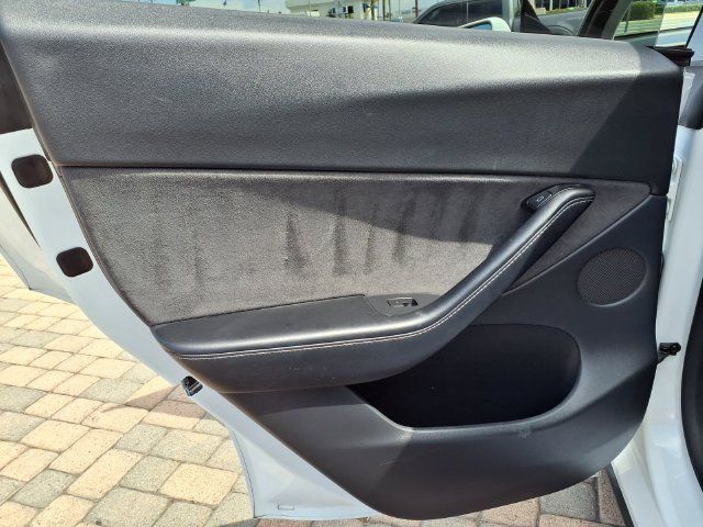 Used 2021 Tesla Model Y Long Range AWD/4WD image 10