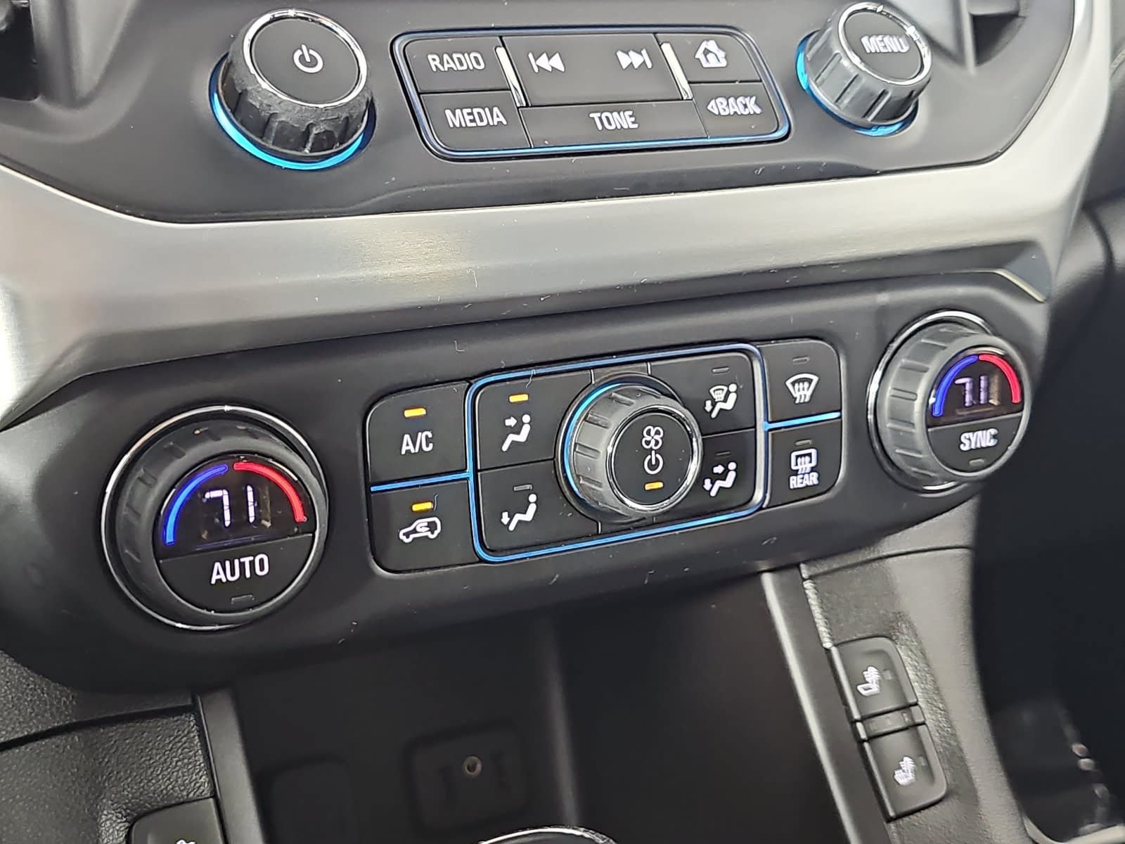 Used 2019 GMC Acadia SLT w/ LPO, Cargo Package FWD image 23