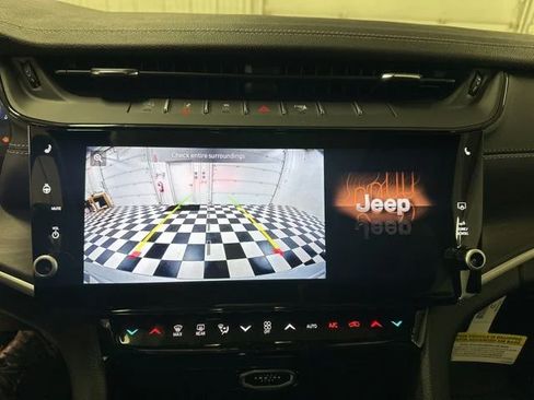 Used 2026 Jeep Grand Cherokee Altitude AWD/4WD image 21