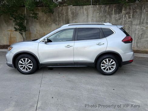 Used 2018 Nissan Rogue SV FWD image 8