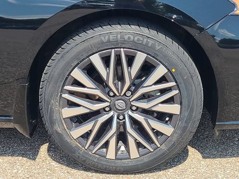 Used 2024 Nissan Altima 2.5 SV AWD/4WD image 9