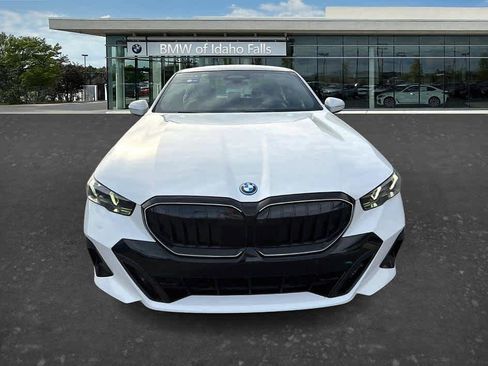 Certified 2026 BMW 550e xDrive AWD/4WD image 2