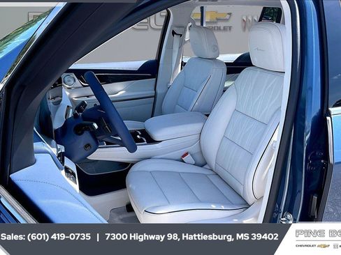 New 2026 Buick Enclave Avenir w/ Super Cruise Package AWD/4WD image 18