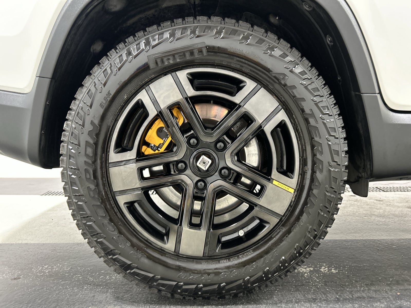 Used 2022 Rivian R1T Adventure AWD/4WD image 12