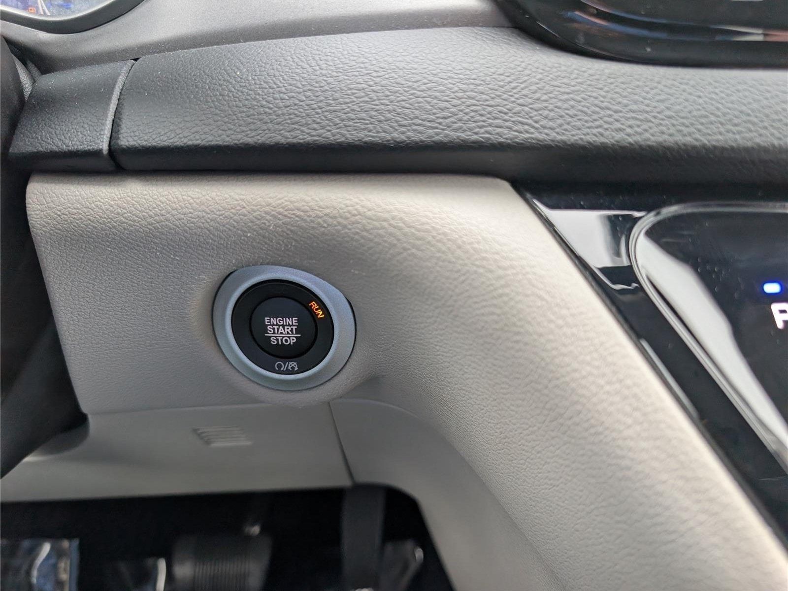 Used 2024 Chrysler Pacifica Touring-L FWD image 27