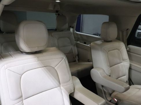 Used 2021 Lincoln Navigator Reserve w/ Luxury Package image 21