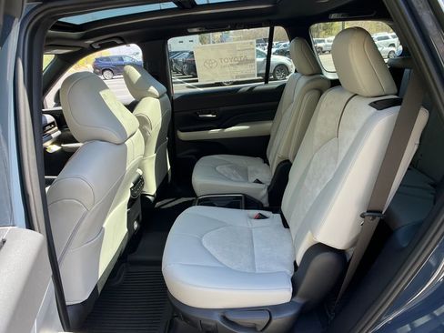 New 2026 Toyota Grand Highlander AWD Hybrid image 22