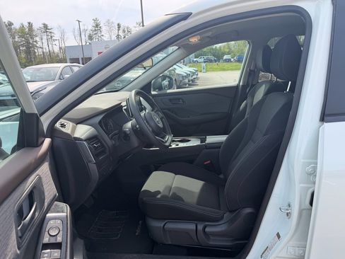 Used 2023 Nissan Rogue S image 6