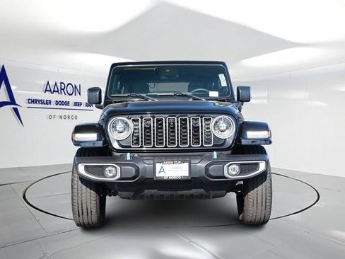 Used 2024 Jeep Wrangler Unlimited Sahara w/ Technology Group AWD/4WD image 4