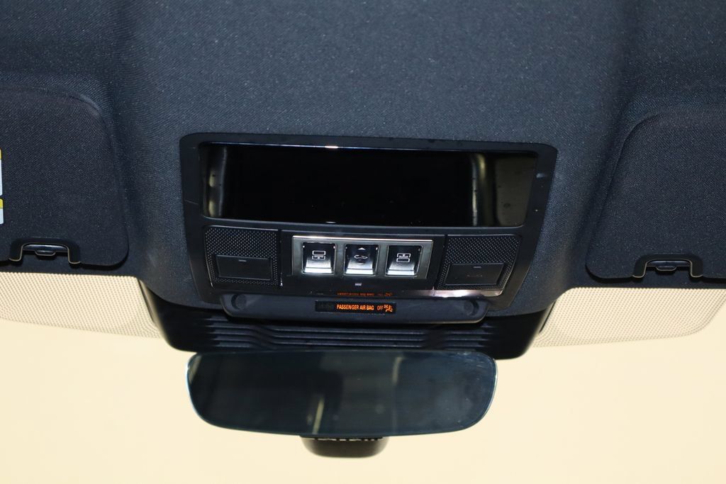 Used 2022 Land Rover Discovery HSE R-Dynamic AWD/4WD image 26