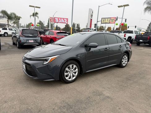 Used 2023 Toyota Corolla LE image 3