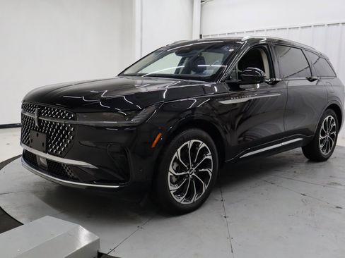 Used 2024 Lincoln Nautilus Reserve w/ Equipment Group 202A image 10