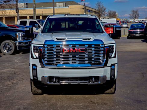 Used 2025 GMC Sierra 3500 Denali w/ Denali Reserve Package AWD/4WD image 4