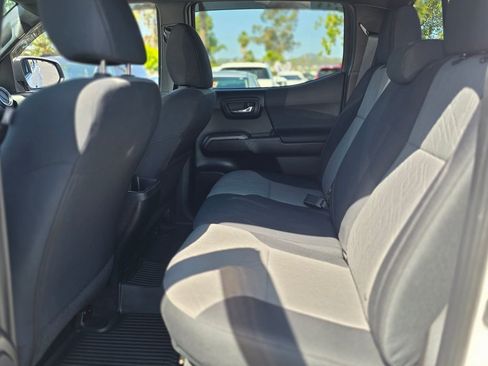 Used 2020 Toyota Tacoma TRD Sport w/ Technology Package AWD/4WD image 16