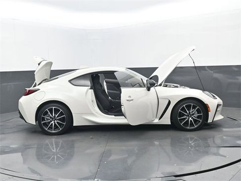 Used 2024 Toyota GR86 image 30