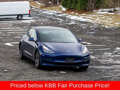 Used 2022 Tesla Model 3 Standard Range image 12
