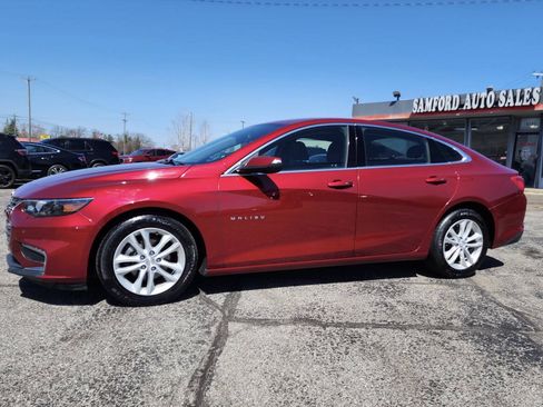 Used 2018 Chevrolet Malibu LT w/ Driver Confidence Package FWD image 2