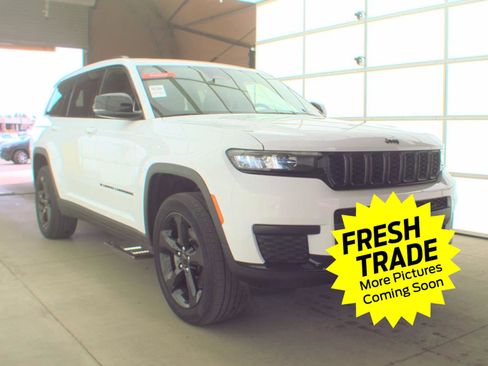 Used 2023 Jeep Grand Cherokee L Laredo image 3